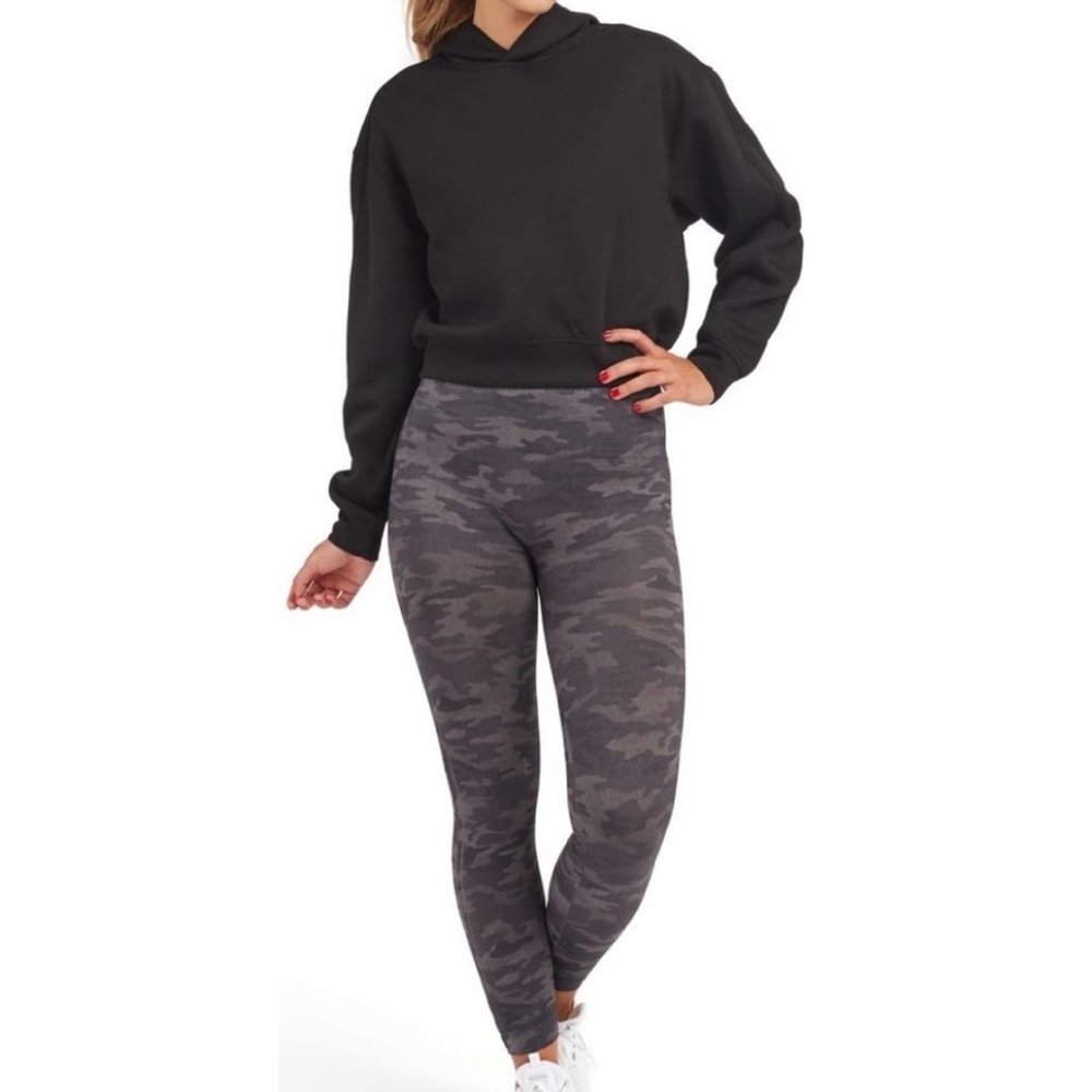 Spanx Look At Me Now
Seamless Heather Camo Print Leggings size Medium